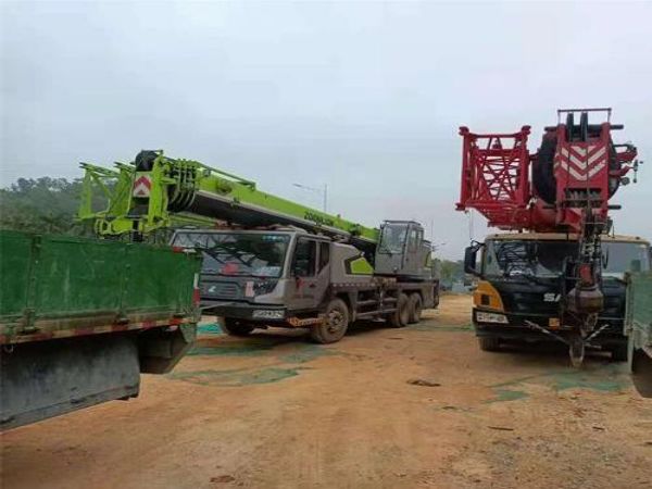 石鼓区吊车出租公司电话_吊车出租使用时需要知道的十条安全